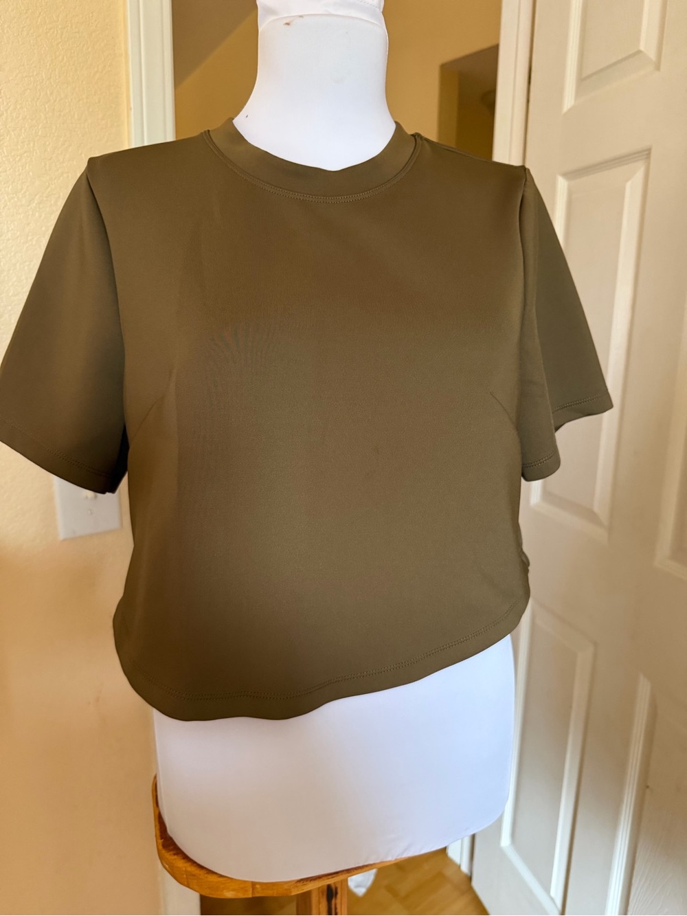 Good American Olive Short Sleeve Crop Top